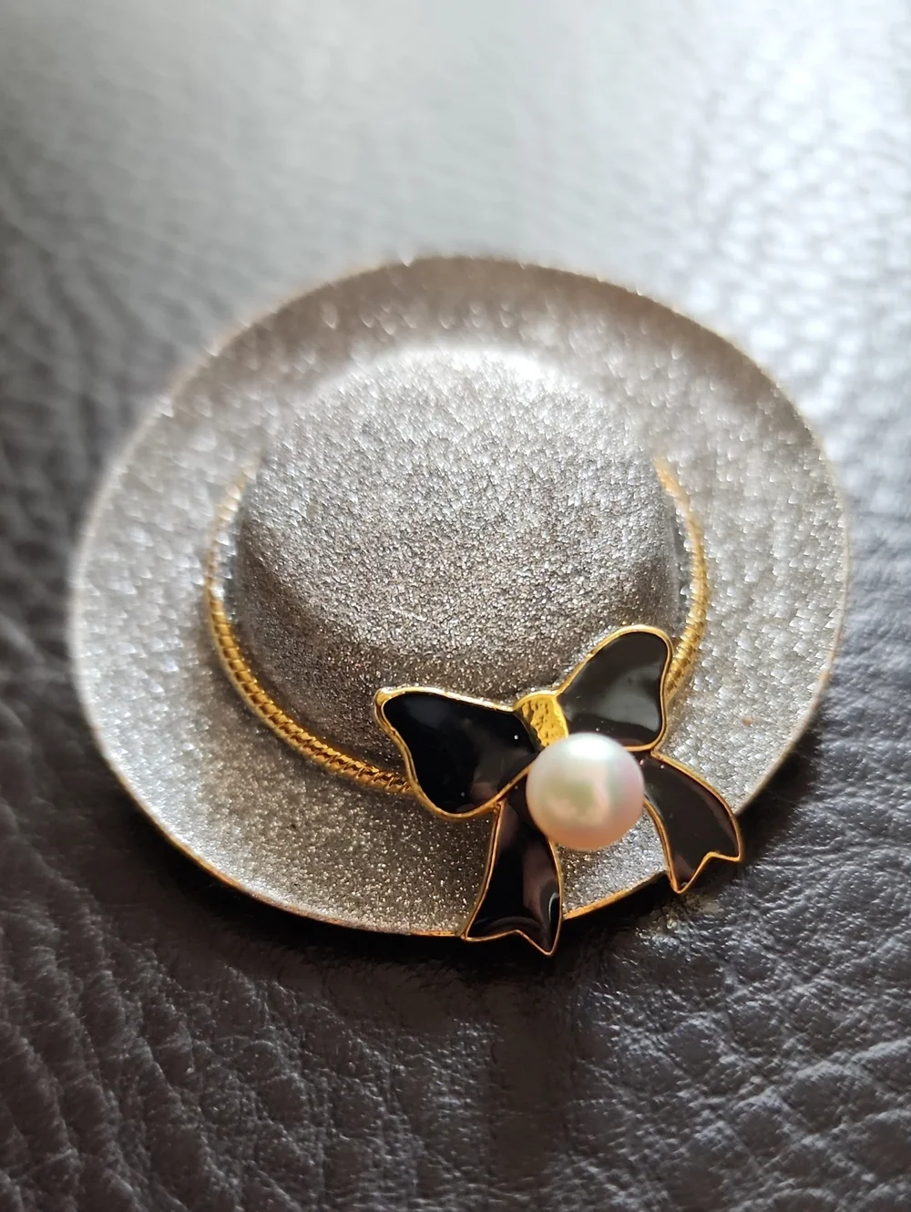 VTG Pearl Center Black Enamel Bow Hat Brooch - Women Jewelry